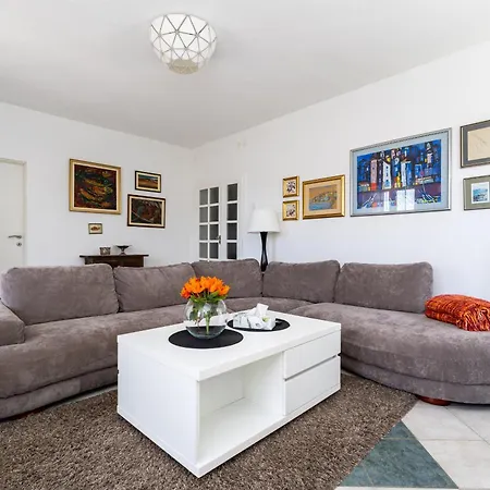 Vista Old Town ツァヴタット